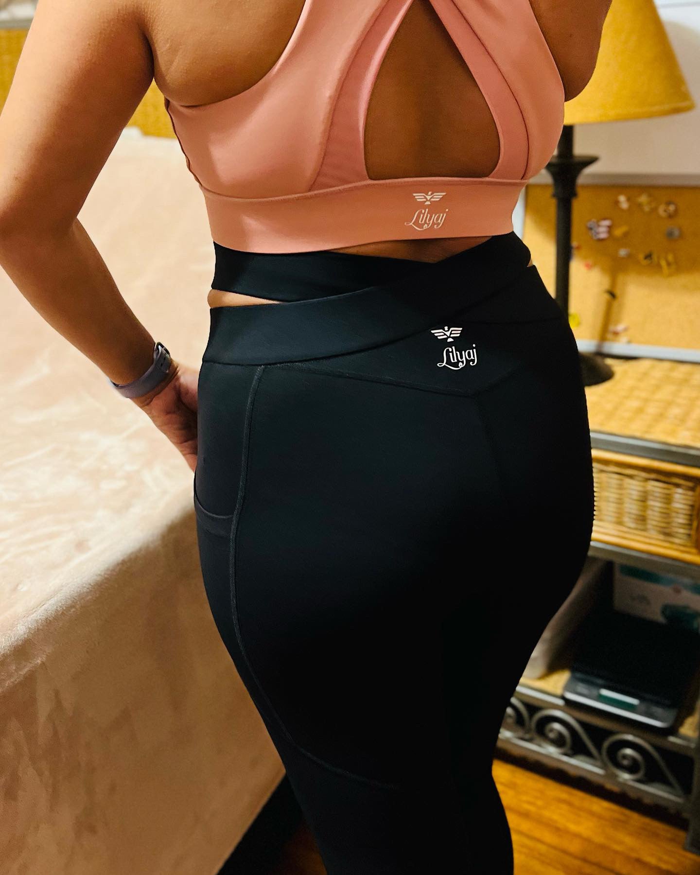 Crisscross Leggings with 2 sides pockets